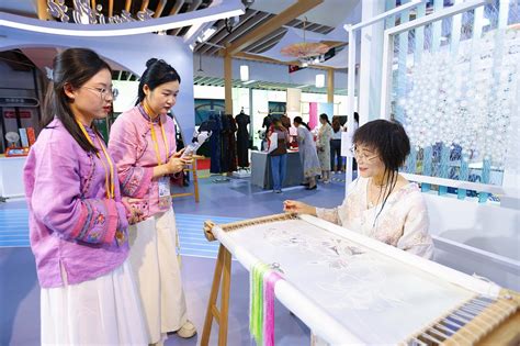 Zhejiang culture shines at CIIE - CGTN