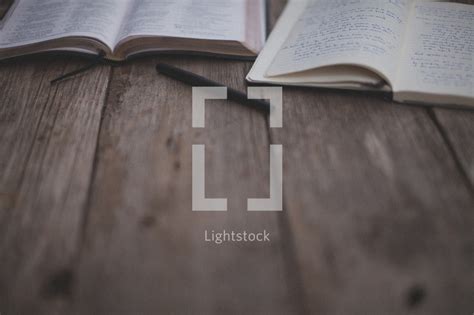 An open bible, notebook and pen on wood — Photo — Lightstock