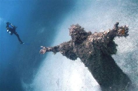 Christ of the Abyss : pics