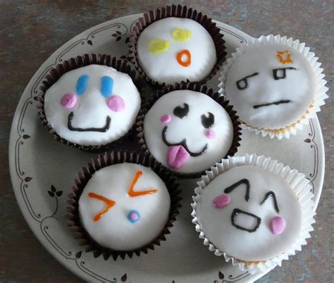 Cupcakes with faces 4 by RawrIisKiba on DeviantArt