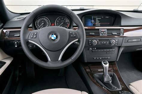 Foto: BMW 335i (Modell E90, LCI), Cockpit (vergrößert)