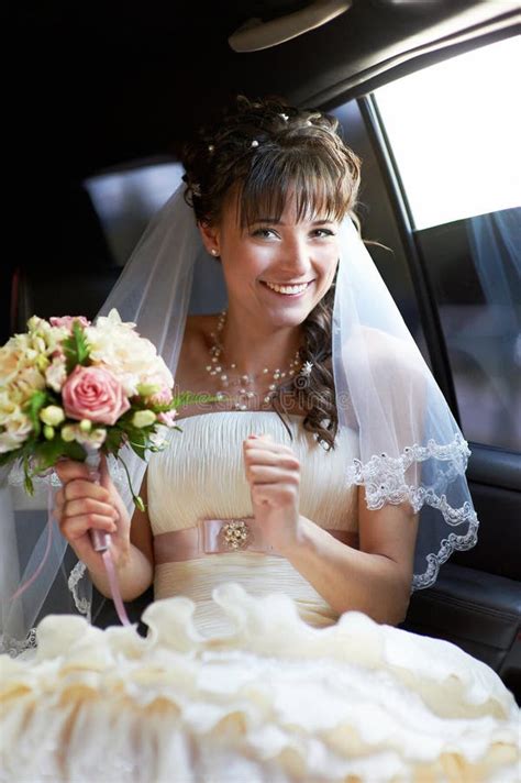 Joyful bride into limo stock image. Image of beauty, rose - 30184091