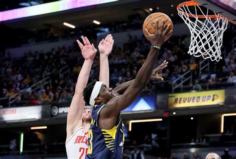 Pascal Siakam scores 29 and fuels third-quarter charge to lead Pacers past Rockets 132-129