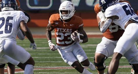 Texas running backs combine for productive outing after CJ Baxter's ...