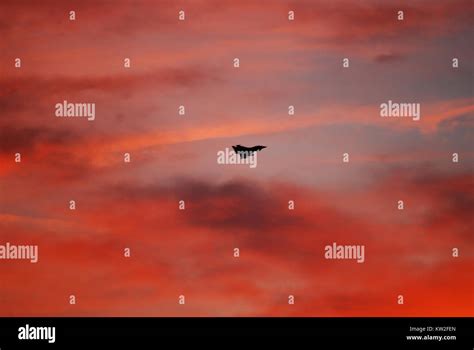 Fighter jet sunset hi-res stock photography and images - Alamy