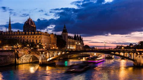 10 Best Walking Tours in Paris