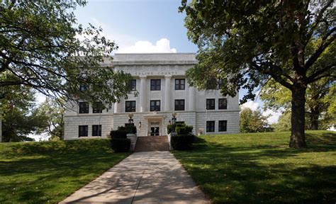 Saline County Courthouse Stock Photo - Download Image Now - iStock