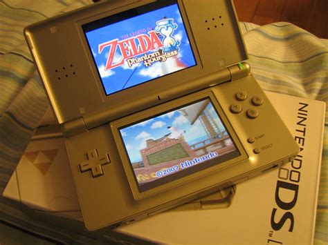 Nintendo DS Lite: Zelda Edition! - Smurfmatic