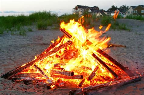 Beach Bonfires - OuterBanks.com