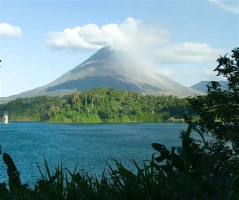 Arenal Volcano Facts for Kids - KonnectHQ