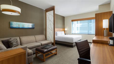 Upscale hotel in the heart of Downtown Chicago I Hyatt Place Chicago/Downtown-The Loop