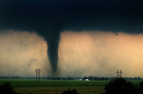 Storm chaser catches tornado on camera in West Texas