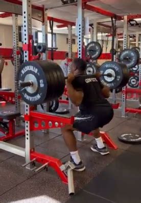 Social media erupts as Nick Chubb squats 495 pounds ⋆ Terez Owens : #1 ...