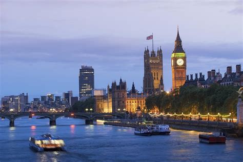 London Thames River Evening Cruise with Onboard Entertainment 2024