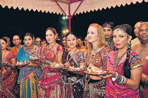 Festivals Celebrated in Gujrat: Navratri-Gujarat-www.vishvabhraman.com