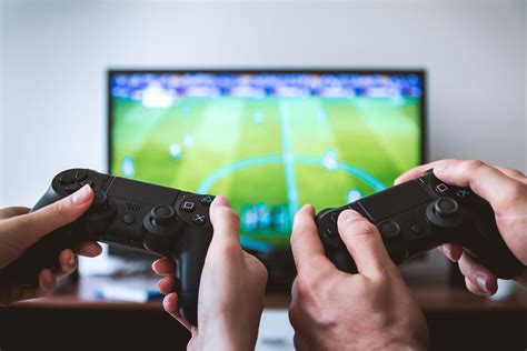 Les Jeux Vidéo en Ligne : Jouer Seul ou Avec les Amis