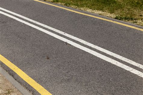 Pemco: Road Rules 101: Solid white lines | PEMCO Insurance