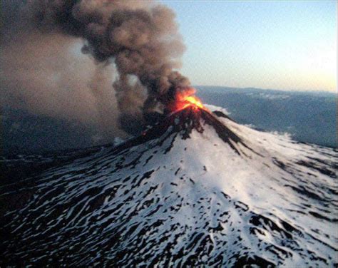 Volcán Llaima vuelve a entrar en erupción en el sur de Chile | La Nación