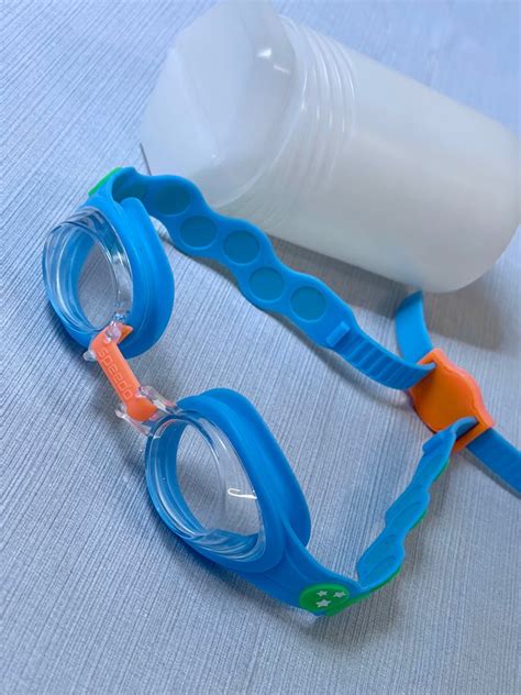 Speedo kids swimming goggles on Carousell