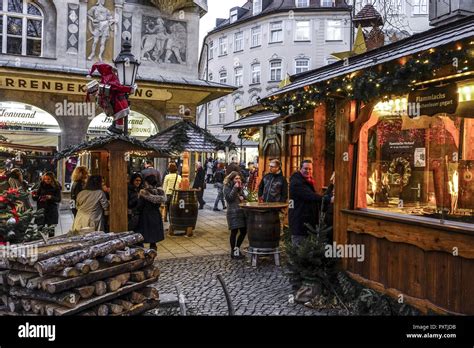 Weihnachtsmarkt in München, Bayern, Deutschland, Christmas market in ...