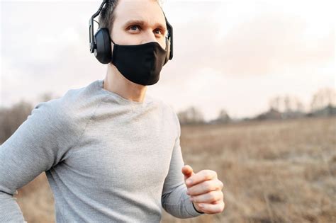 Should You Wear A Mask While Exercising Outdoors? - GOQii