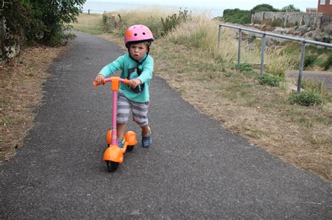 Mummy's Little Blog: Teletubbies Po's Scooter and Helmet review.