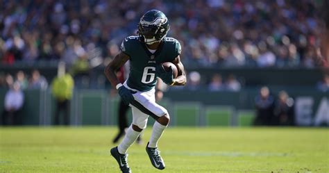 Eagles Stars DeVonta Smith, Dallas Goedert Fantasy Trade Advice Ahead of Deadline | News, Scores ...