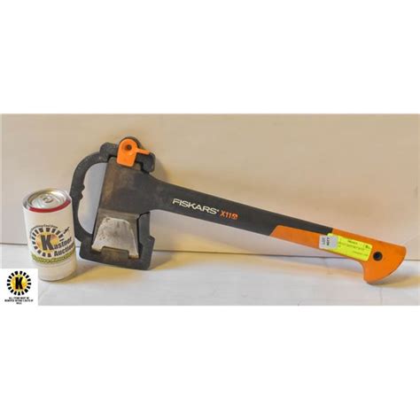 FISKARS X11 HATCHET WITH SHEATH