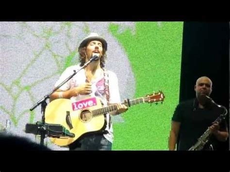 Jason Mraz Helps Fan Propose at Concert [VIDEO]