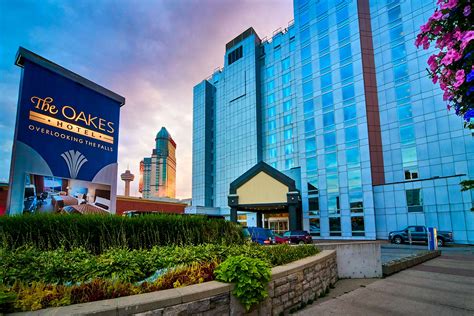 The Oakes Hotel Overlooking the Falls | Niagara Falls Hotels