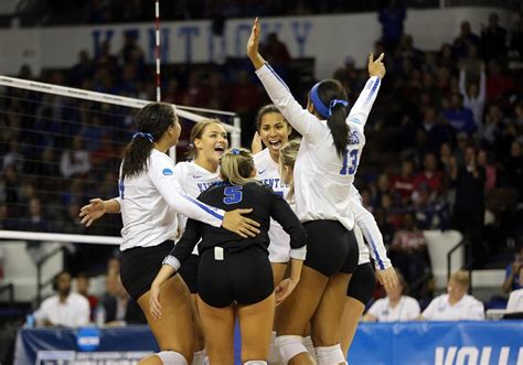 Kentucky Makes NCAA History By Ending 30-Year Elite 8 Drought