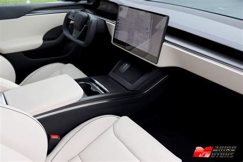 Tesla Model S Plaid White Interior | til.mn