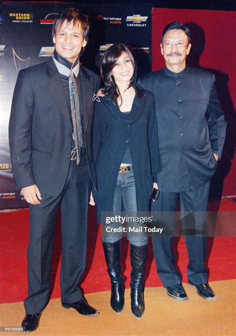 Vivek Oberoi with his sister and father Suresh Oberoi at the Apsara ...