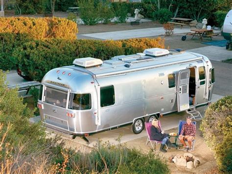 Top 8 Best RVs For Full Time Living And Travel