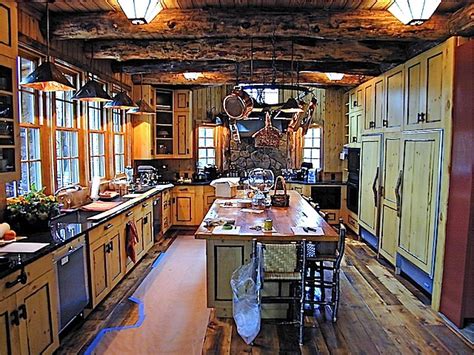 knotty pine kitchen | DCN Woodworking