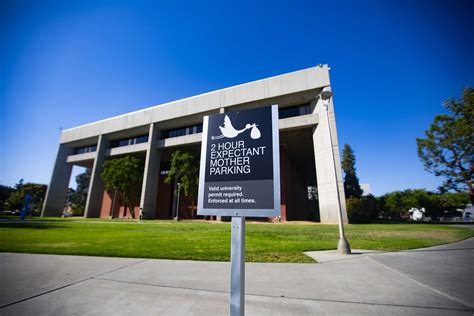 Fresno State campus opens up faculty parking to expecting students ...