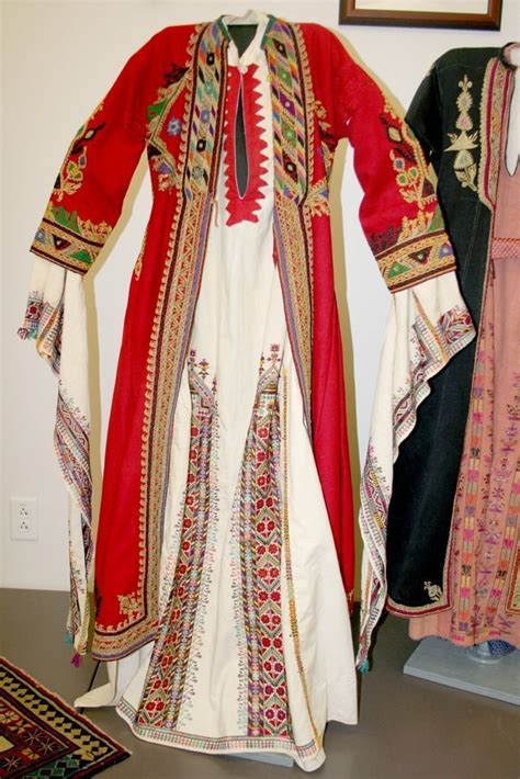 guide to syrian clothing - Google Search | Syrian clothing, Traditional ...