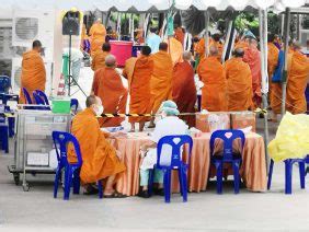 คณะพระภิกษุ สามเณร วัดจากแดง รับถวายการฉีดวัคซีนโควิด COVID-19 เข็มที่ ...