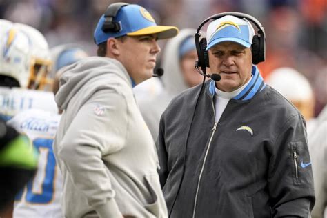 Chargers interview Giff Smith, Kellen Moore for coaching job - Yahoo Sports