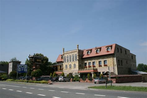 I present you a "Castle Hotel" in Poland : r/McMansionHell