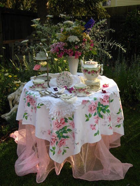 TEA IN THE GARDEN | Thé vintage, Décoration romantique et Décoration ...