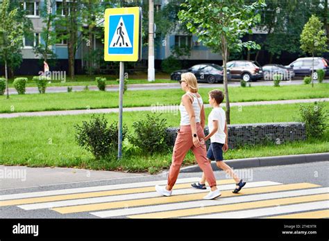 Child crossing road danger hi-res stock photography and images - Alamy
