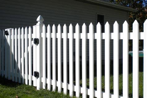 Picket Vinyl Fence - Falcon Fencing