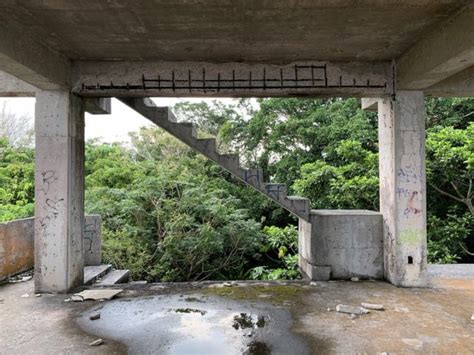 Haunted Hotel: Unfinished Abandoned Okinawa Resort Inn - WebUrbanist