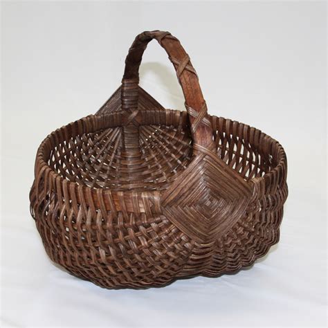 Murray McMurray Hatchery - Hand-Woven Amish Wicker Baskets