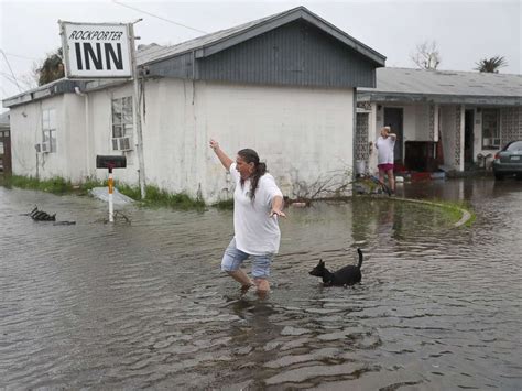 Harvey hammers Rockport, Texas; 1 dead - ABC News