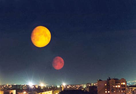 Two Moons on August 27? - Urban Legends