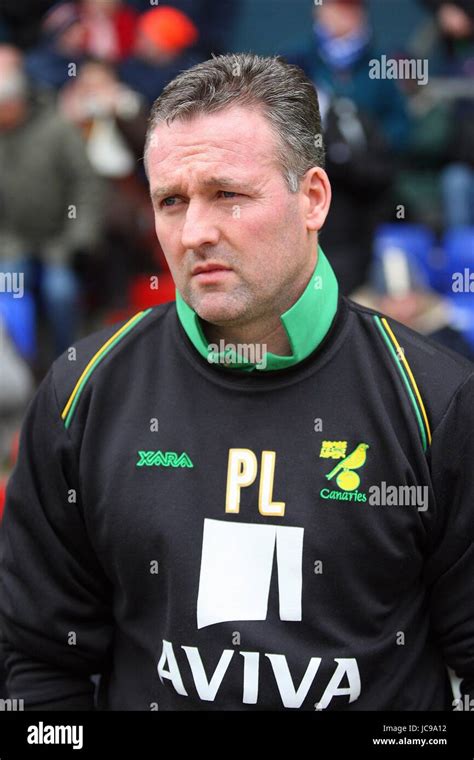 PAUL LAMBERT NORWICH CITY FC MANAGER BOUNDARY PARK OLDHAM ENGLAND 27 February 2010 Stock Photo ...