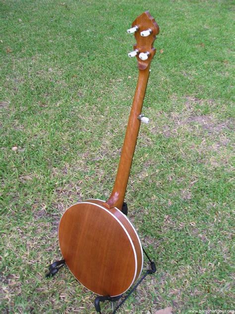 Saga Archtop Banjo - Used Banjo For Sale at BanjoBuyer.com