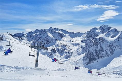 Skiing Across the French Pyrenees - MelbTravel